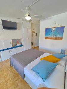 Fotografie z fotogalerie ubytování Renovado, luminoso y confortable loft con piscina v destinaci La Pineda