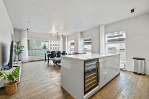 Kuchyň nebo kuchyňský kout v ubytování Unbeatable Central Location - Reykjavíks Most Exclusive Luxury Apartments + 244 fotografií