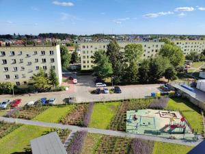 Ett flygfoto av Nowy apartament przy ulicy Kurpiowskiej blisko centrum miasta