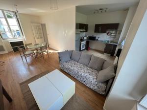 Kuchyň nebo kuchyňský kout v ubytování Charmant appartement RDC familial ou pour le travail