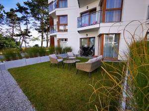 Vonkajšia záhrada v ubytovaní Gold Apartment B29 Let's Sea Baltic Park Gąski