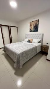 a bedroom with a large white bed in a room at Mi casa es tu casa ! in Santa Cruz de la Sierra