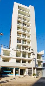 a tall white building with a sign on it at Mi casa es tu casa ! in Santa Cruz de la Sierra