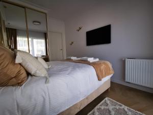 Posteľ alebo postele v izbe v ubytovaní Gold Apartment B29 Let's Sea Baltic Park Gąski