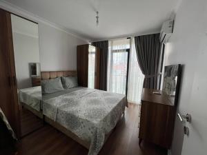 Postel nebo postele na pokoji v ubytování Amazing 2+1 apartment in central location (şişli)