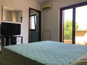 Televisyen dan/atau pusat hiburan di Gold House Luxury Anzio