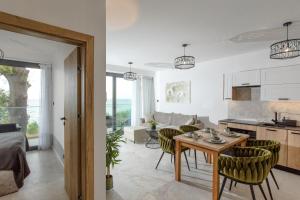 Kuchyňa alebo kuchynka v ubytovaní Resort HEVENIA Rewal 3