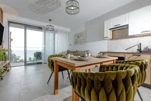 Kuchyňa alebo kuchynka v ubytovaní Resort HEVENIA Rewal 3