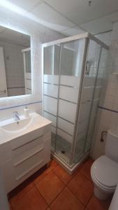 A bathroom at MET&GOLF OLIVA NOVA BEACH JARDIN