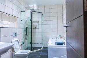 Bilik mandi di Isglo Hotels Ikoyi