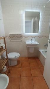 A bathroom at MET&GOLF OLIVA NOVA BEACH JARDIN