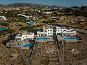 Bazén v ubytovaní Villa Olea Paros alebo v jeho blízkosti