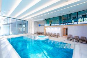 Bazén v ubytovaní Resort HEVENIA Rewal 3 alebo v jeho blízkosti
