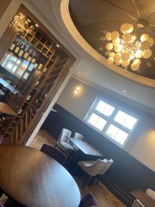 Loftsome Bridge Hotel的休息区