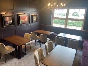 Loftsome Bridge Hotel的休息区