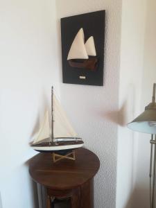 Uma televisão e/ou sistema de entretenimento em Apartment over the Ocean