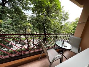 a balcony with a table and chairs on a balcony at Apartment Vils Promenade in Sarajevo