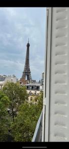 Gallery image of Alma - Amazing Eiffel Tower View in Paris