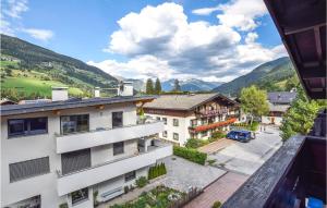 an apartment building with a view of a parking lot at Nice Apartment In Racines-ratschings With Wifi in Stanghe