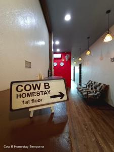 a room with a sign that readscvb homogeneity istg floor at Cow B Homestay Semporna in Semporna