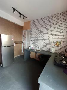 Køkken eller tekøkken på Cow B Homestay Semporna