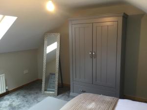 Giường trong phòng chung tại Luxury home on Sligo road Enniskillen +2 ảnh