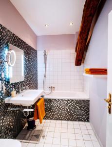 a bathroom with a sink and a bath tub at Quartier Rautenstock GbR in Doberlug-Kirchhain +20 photos