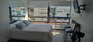 En eller flere senge i et værelse på Tango Pop Junto al Obelisco en 820 Avenida Corrientes + 27 billeder