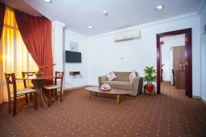 Μια τηλεόραση ή/και κέντρο ψυχαγωγίας στο La Villa Hotel