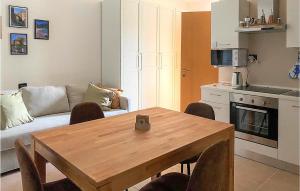 A kitchen or kitchenette at Lovely Apartment In Arpiola-Pianturcano