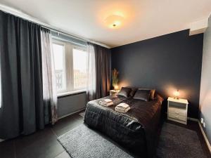 Postel nebo postele na pokoji v ubytování Majestic Penthouse With Sauna & High-Speed Wi-fi and Parking