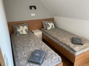 Un pat sau paturi într-o cameră la Osada Żywiec