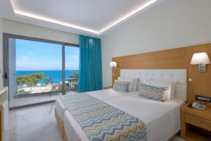 Ένα ή περισσότερα κρεβάτια σε δωμάτιο στο Oceanis Park Hotel