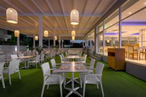 Εστιατόριο ή άλλο μέρος για φαγητό στο Oceanis Park Hotel