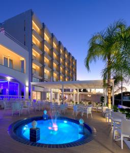 Bazén v ubytování Oceanis Park Hotel nebo v jeho okolí