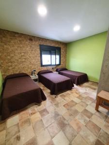 A bed or beds in a room at Apartamentos Hiberus Flumen