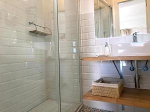 a bathroom with a glass shower and a sink at ATICO ALFAQUEQUE in Seville