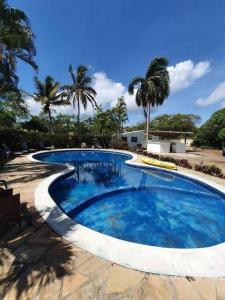 The swimming pool at or close to Lovely 1-Bedroom Condo with Pool, walking distance to the beach