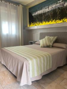 Postel nebo postele na pokoji v ubytování Hostal Noli