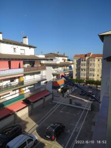 a view of a parking lot in a city at Apartamento Bella Carmen : para 6 personas in Cunit