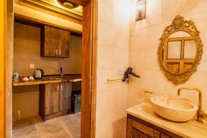 A bathroom at Atilla's Cave Hotel