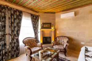 A seating area at Atilla's Cave Hotel