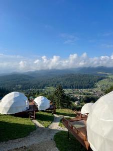 Un paisaje natural cerca del camping de lujo
