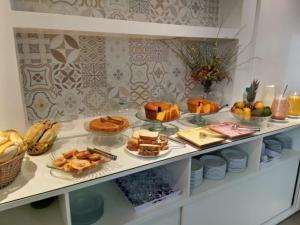 a shelf filled with different types of food on at Hotel Solar Vitória in Vitória da Conquista