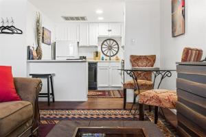 a living room with a couch and a kitchen at Nightlife & Shop Old Town Scottsdale - Studio Unit in Scottsdale