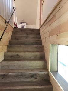 Bilde i galleriet til THE ORCHARD (HOSTEL WITH PRIVATE BUNKS) i Radium Hot Springs