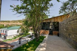 Bazén v ubytování Madin Eco Hotel nebo v jeho okolí