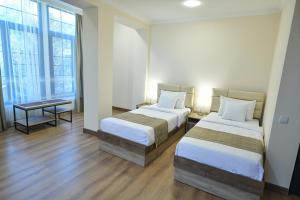 Postel nebo postele na pokoji v ubytování Madin Eco Hotel