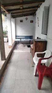 a room with a desk and a red chair at Casa Temporada - 2 Quartos in Torres