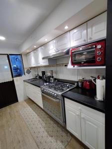 Kuchyň nebo kuchyňský kout v ubytování Casa Noriux en Gdl